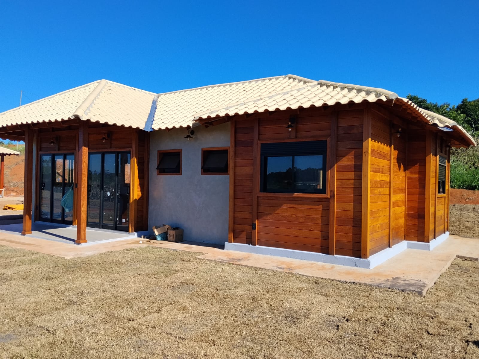Casa de madeira Angelim Pedra Jacutinga entregue